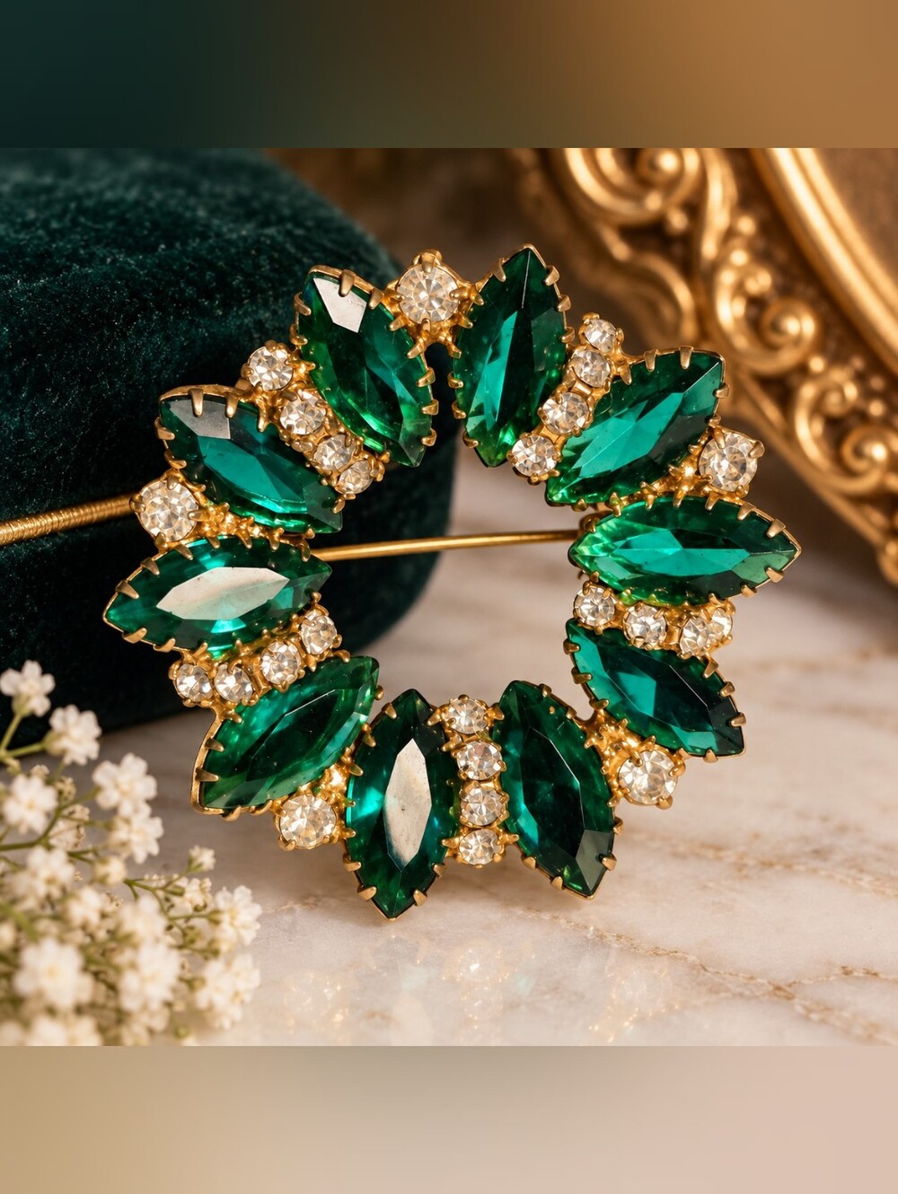 Vintage Emerald Green Rhinestone Wreath Brooch Pin Gold Tone Floral